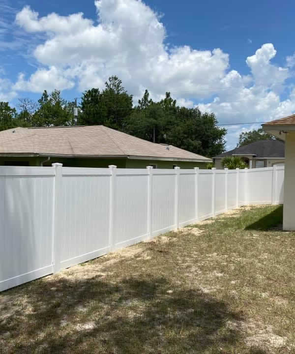 Why Choose Vinyl Fencing?